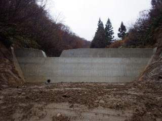 本屋敷地区砂防えん堤工事