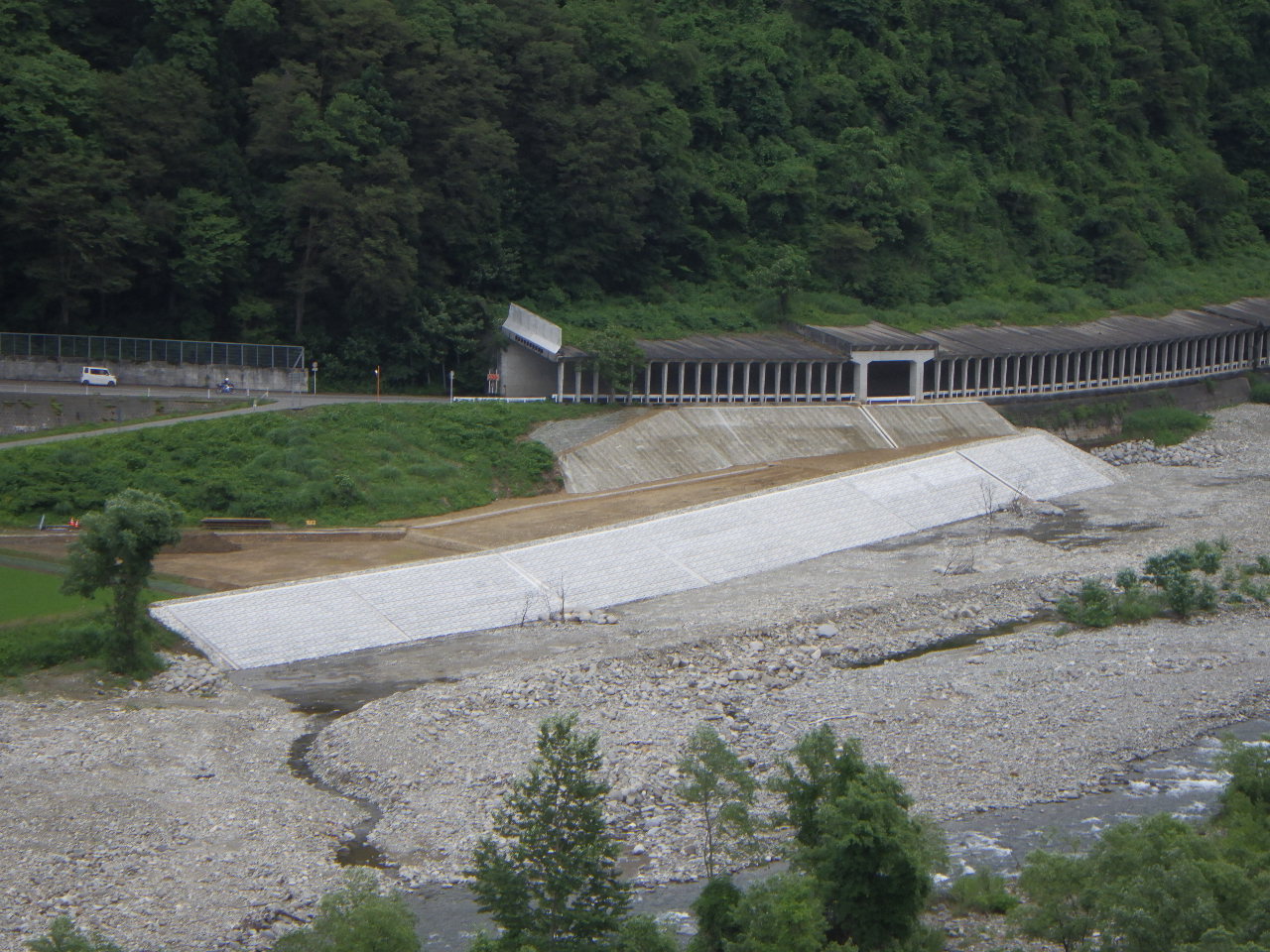 国道353号・一級河川清津川災害復旧工事（程島）